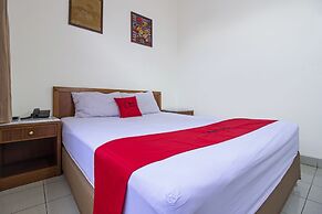 Residences by RedDoorz near Rumah Mode