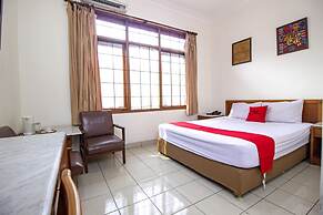 Residences by RedDoorz near Rumah Mode