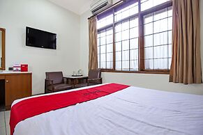 Residences by RedDoorz near Rumah Mode