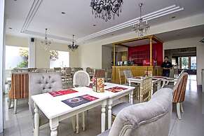 Residences by RedDoorz near Rumah Mode