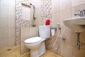 Residences by RedDoorz near Rumah Mode