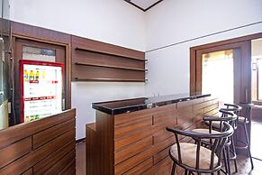 Residences by RedDoorz near Rumah Mode