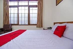 Residences by RedDoorz near Rumah Mode