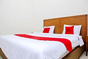 Residences by RedDoorz near Rumah Mode