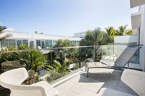 H2O Suites - Adults Only