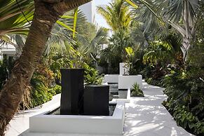 H2O Suites - Adults Only