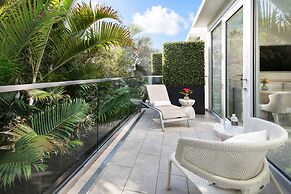 H2O Suites - Adults Only