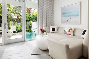 H2O Suites - Adults Only