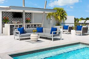 H2O Suites - Adults Only