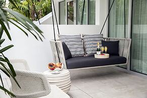 H2O Suites - Adults Only