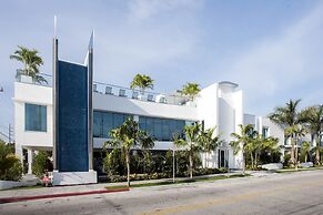 H2O Suites - Adults Only