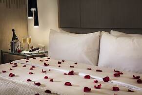 H2O Suites - Adults Only