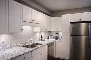 Moncton Suites - 267 Universite Ave