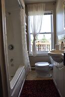 Moncton Suites - 267 Universite Ave