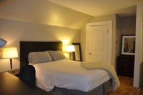 Moncton Suites - 267 Universite Ave