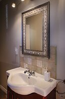 Moncton Suites - 267 Universite Ave