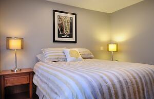 Moncton Suites - 267 Universite Ave