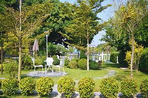 Eat Sleep Cafe & Bed