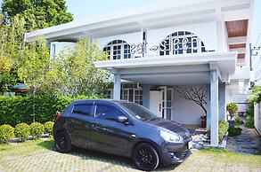 Eat Sleep Cafe & Bed