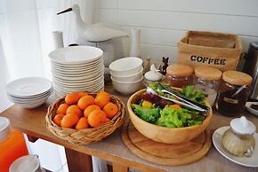 Eat Sleep Cafe & Bed