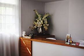 Eat Sleep Cafe & Bed