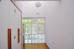 Eat Sleep Cafe & Bed