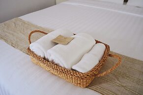 Eat Sleep Cafe & Bed