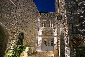 En Plo Luxury Suites