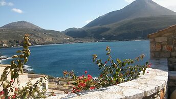 En Plo Luxury Suites