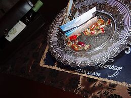 En Plo Luxury Suites