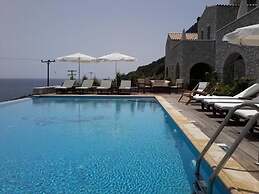 En Plo Luxury Suites