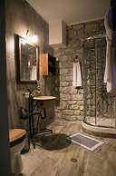 En Plo Luxury Suites