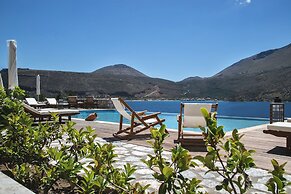 En Plo Luxury Suites