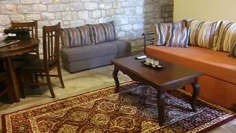 En Plo Luxury Suites