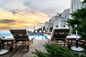 En Plo Luxury Suites