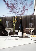 La Paula Apartments & Suites