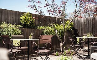 La Paula Apartments & Suites