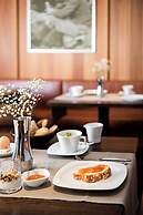 La Paula Apartments & Suites