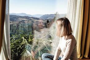 La Paula Apartments & Suites