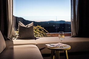 La Paula Apartments & Suites