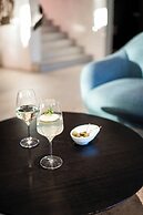 La Paula Apartments & Suites