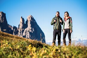 La Paula Apartments & Suites