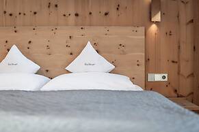 La Paula Apartments & Suites