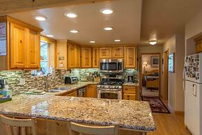 Hansing s Lair 4 Bedroom Holiday Home By Tahoe Truckee