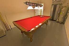 GORGEOUS HOME WITH GOLF COURSE VIEW