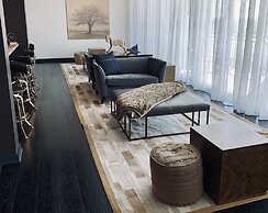 The George, by Valencia Hotel Collection