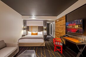 The George, by Valencia Hotel Collection