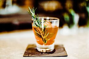 The George, by Valencia Hotel Collection