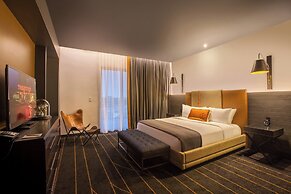 The George, by Valencia Hotel Collection