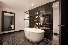 The George, by Valencia Hotel Collection